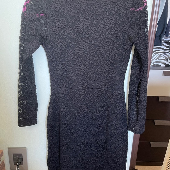 Abercrombie Lace Dress - Picture 3 of 3